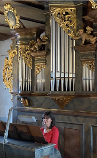 Gabi Grossmann an der Orgel